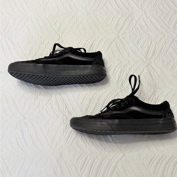 Vans Old School Women’s Black Velvet Low Top Sneakers. Size 9.5 - Picture 3 of 8